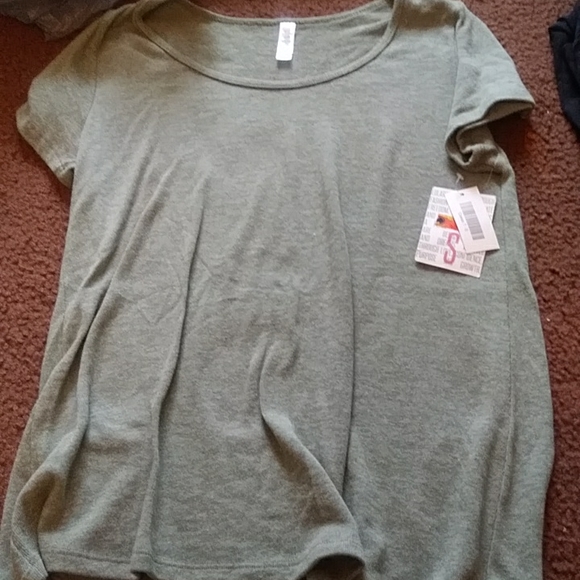 Lularoe classic T - Picture 4 of 4